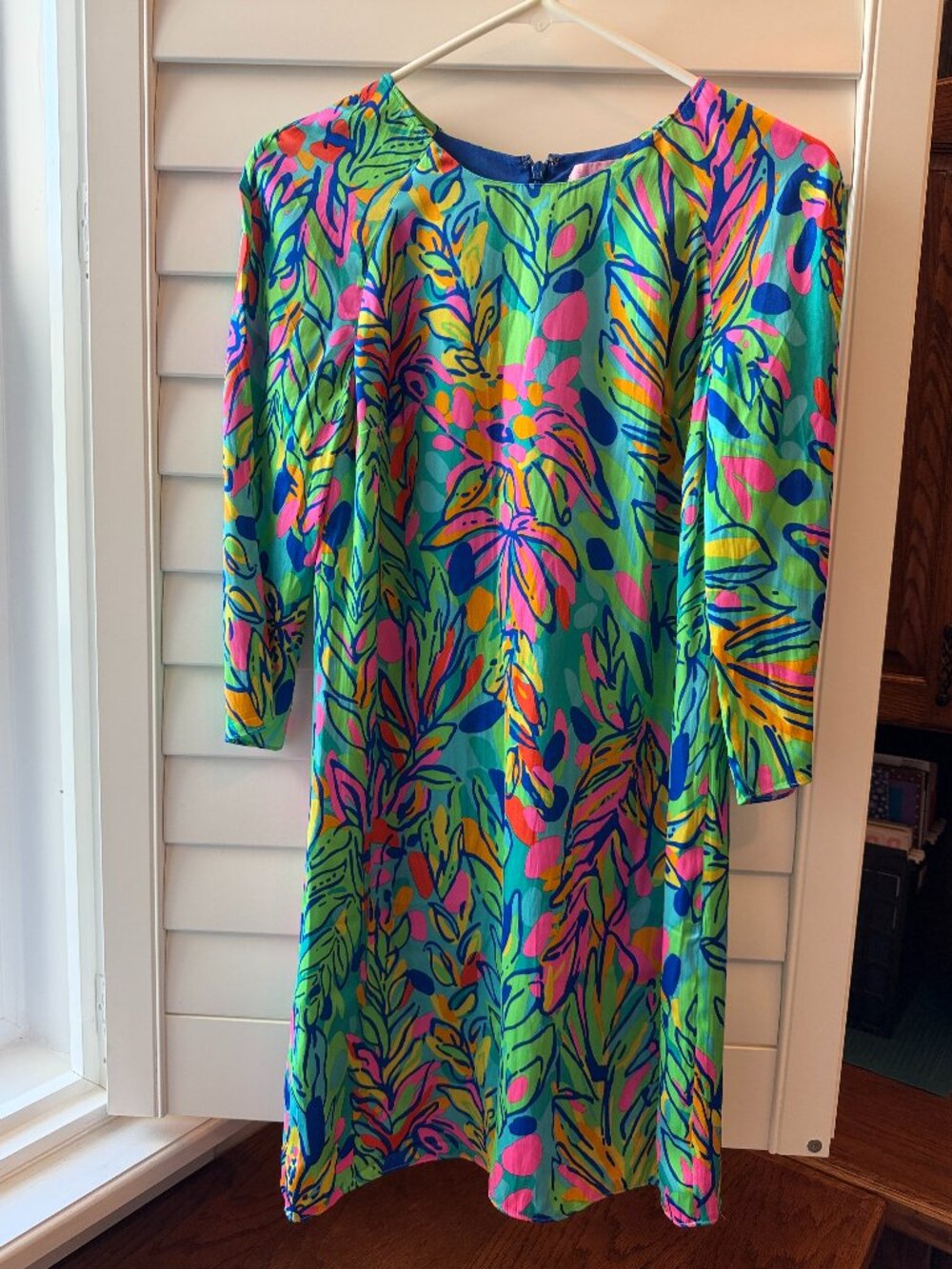 Lilly Pulitzer Carol Shift Dress in Multi Hot Spot Island 50+ UPF Satin Size 0